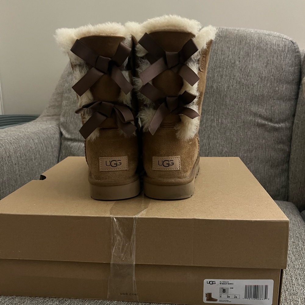 UGG BAILEY BOW II CHESTNUT SIZE 8